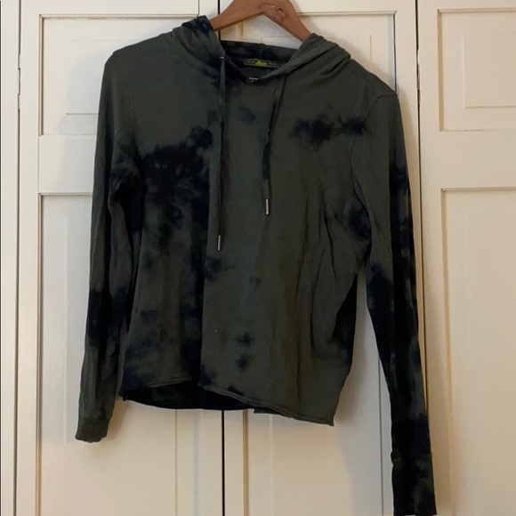 Light weight comfy hoodie - Picture 3 of 3